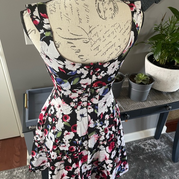 White House Black Market fit and flare dress - Picture 9 of 9